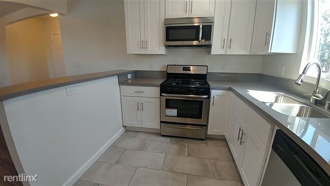 Building Photo - 1270 W 39th St