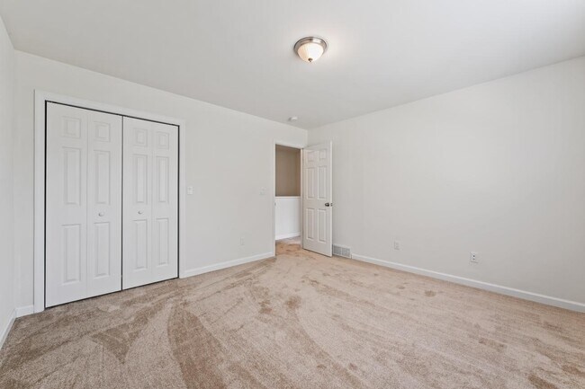 Foto del edificio - 48 Plank Rd