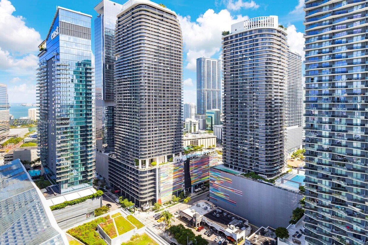 Foto principal - 88 SW 7th St