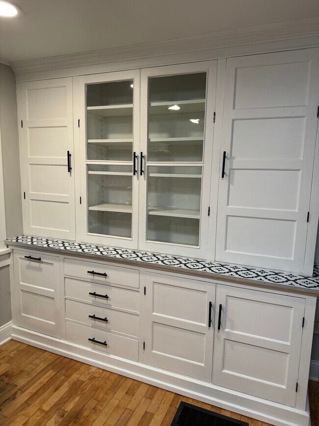 Kitchen Storage - 1005 N State St