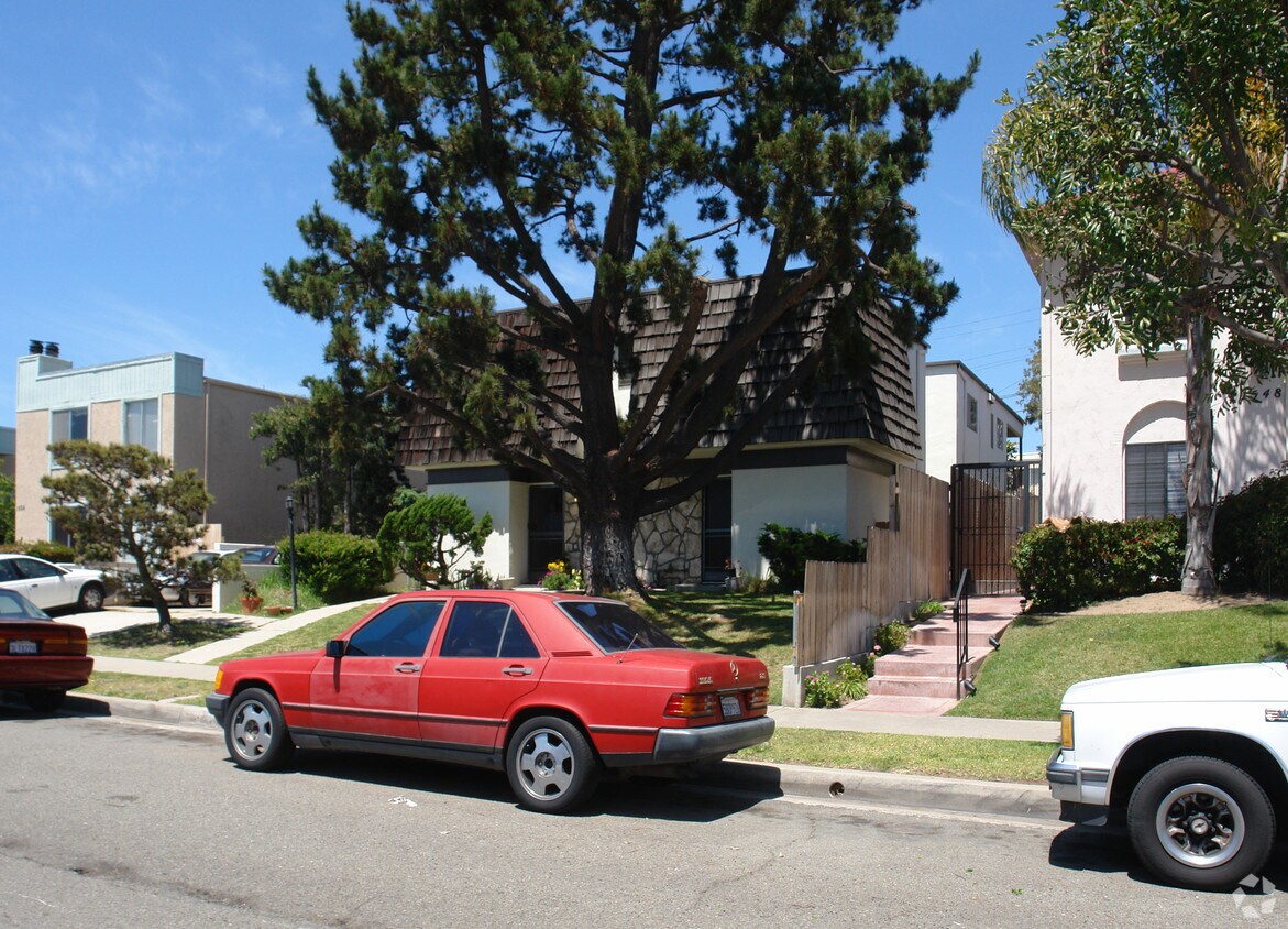 Building Photo - 1534 Thomas Ave