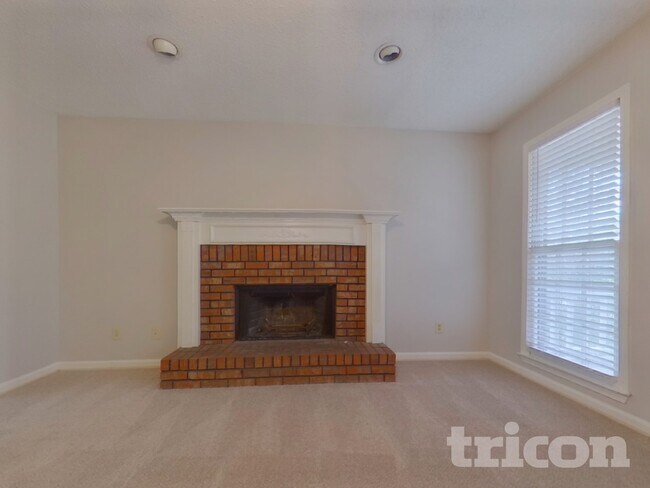 Foto del edificio - 329 Stratford Dr