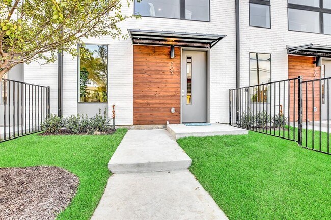 Building Photo - 2128 Ashby St