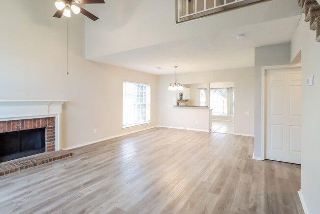 Building Photo - 427 Chancellorsville Dr