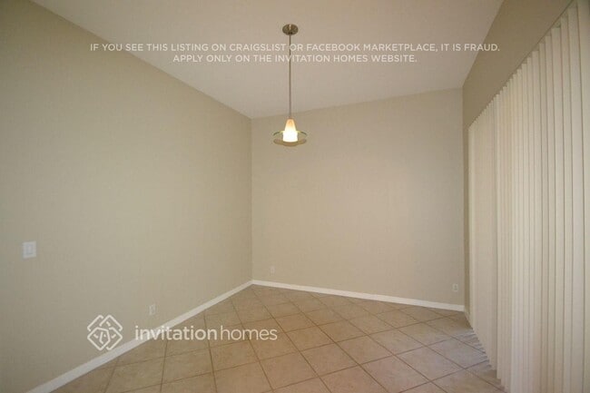 Building Photo - 4928 SW 38th Way