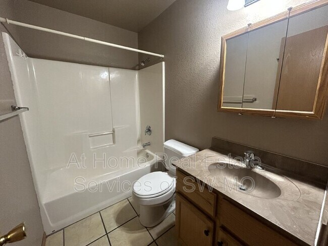 Foto del edificio - 631 Meadowview Dr