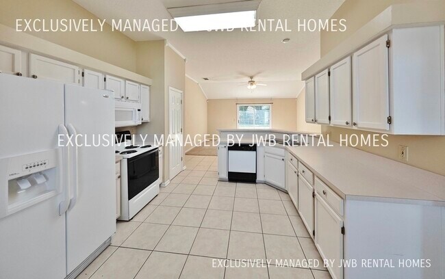 Building Photo - 1676 Northglen Cir