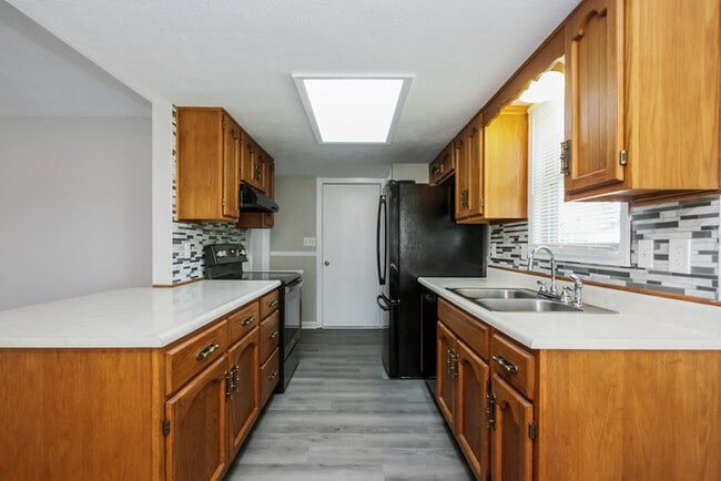 Building Photo - 128 Creek View Ct