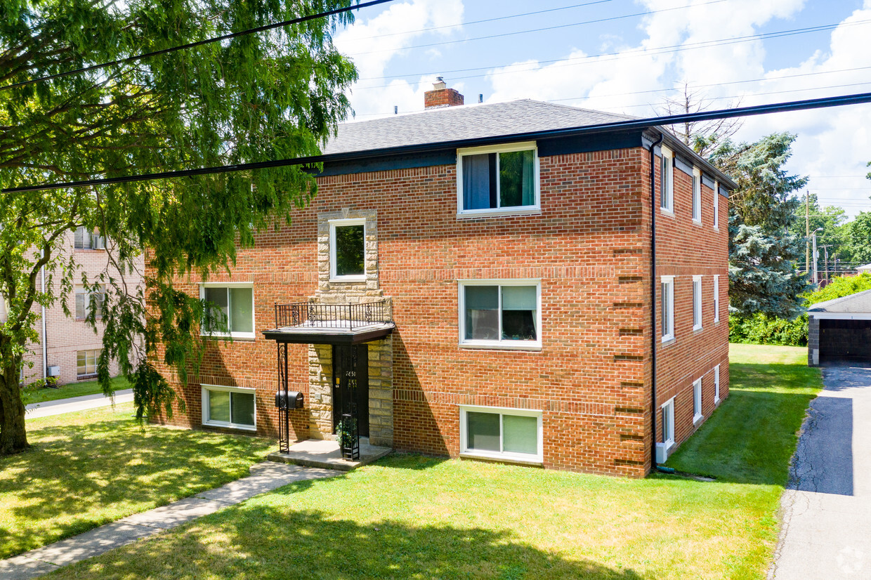 Primary Photo - 2651 Whiteway Rd