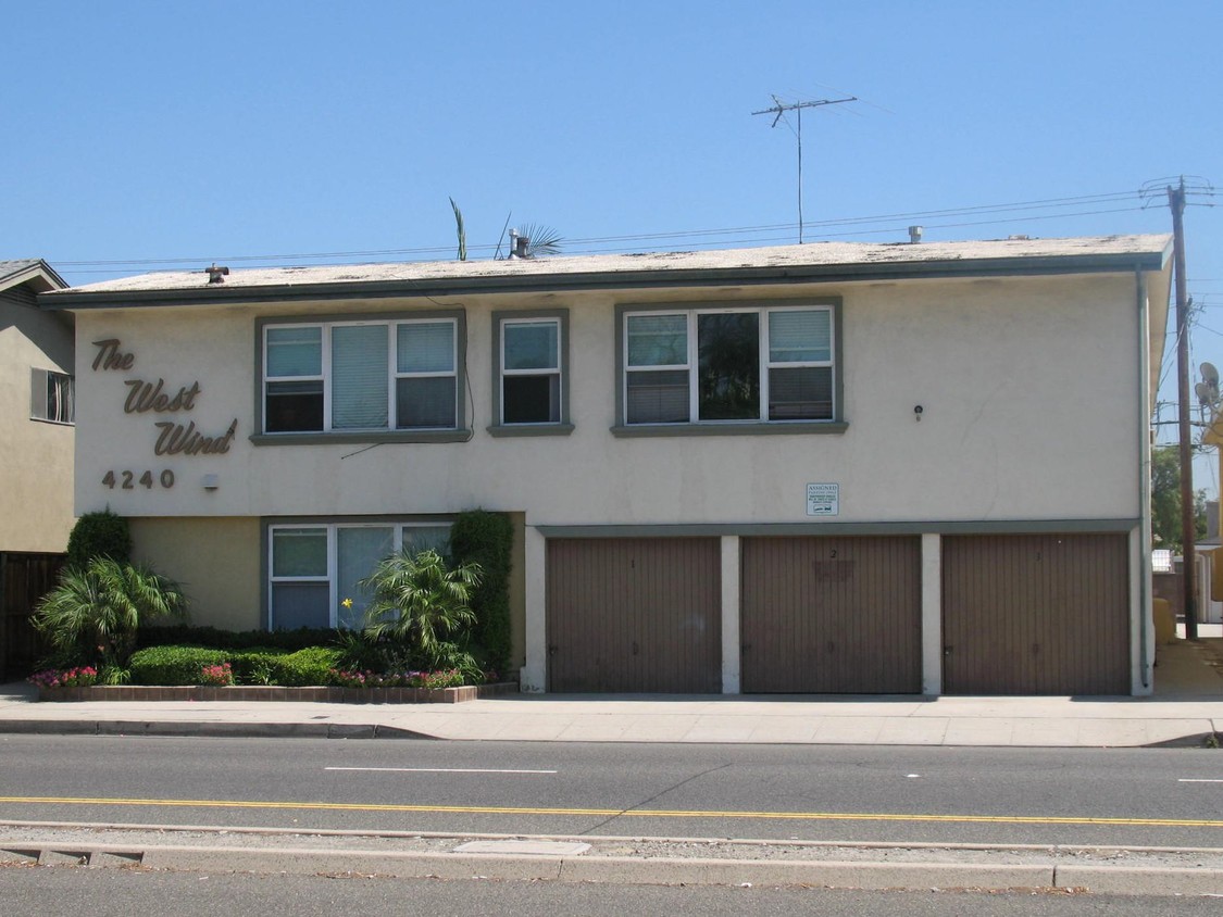 Primary Photo - West Wind Apartments