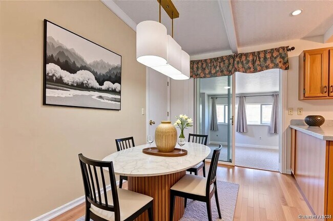 Foto del edificio - Charming 3BR or 4 BR Split House in Colora...