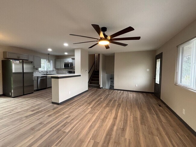 Foto del edificio - 4 Bed, 3 Bath Home Available Now!  MileSto...