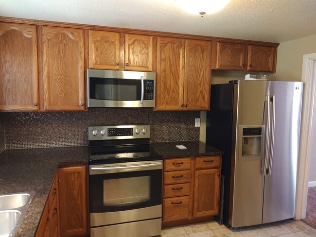 Foto del edificio - ALL PROSPECTIVE TENANTS MUST SUBMIT A $58 NON-REFUNDABLE APPLICATION FEE PER APPLICANT ONLINE AND...
