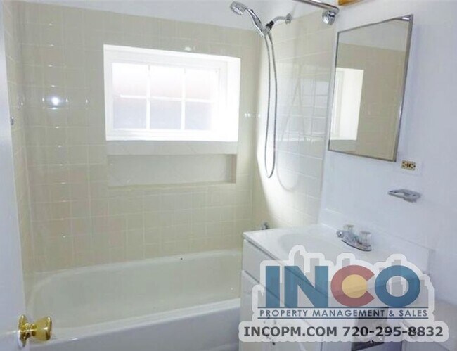 Foto del edificio - Great Location! 2 bed 1 bath ranch style D...