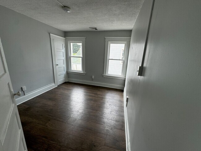 Foto del edificio - 48 Brightwood Ave