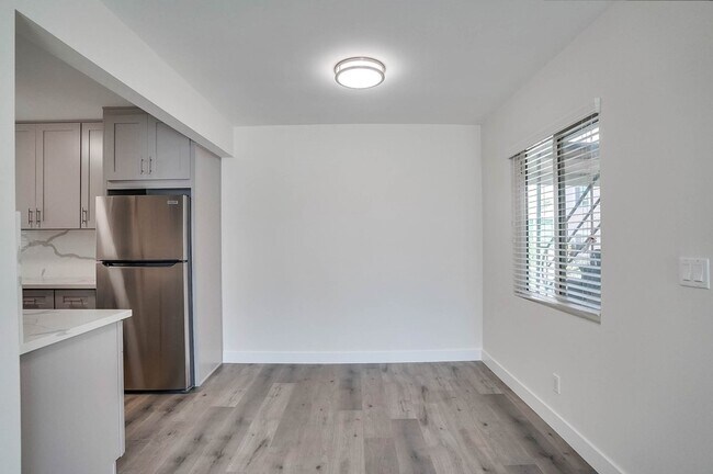 Foto del edificio - 4111 Somerset Dr