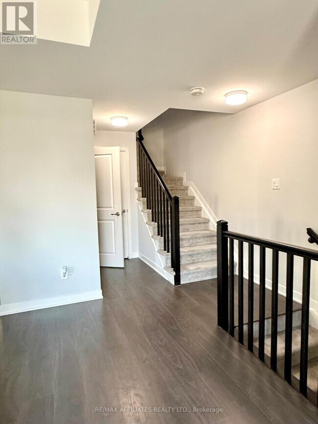 Building Photo - 2021 Blossite Private