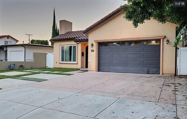 Foto del edificio - Now Leasing: Modern Arcadia Home – 4 Beds, 4 Baths, Premium Kitchenaid Kitchen, Three-Car Garage ...