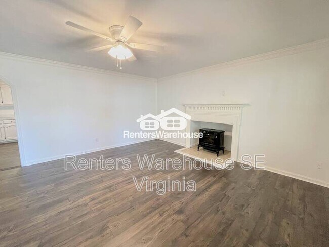 Building Photo - 411 Linkenborough Dr