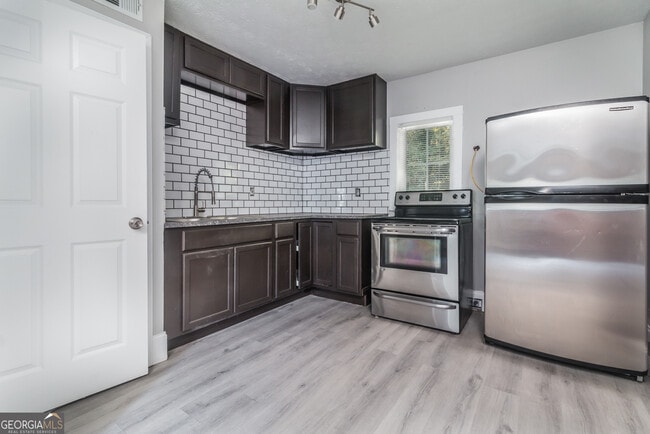 Building Photo - 511 Gresham Park Dr