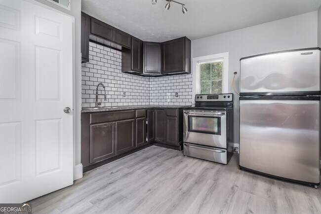 Foto del edificio - 511 Gresham Park Dr