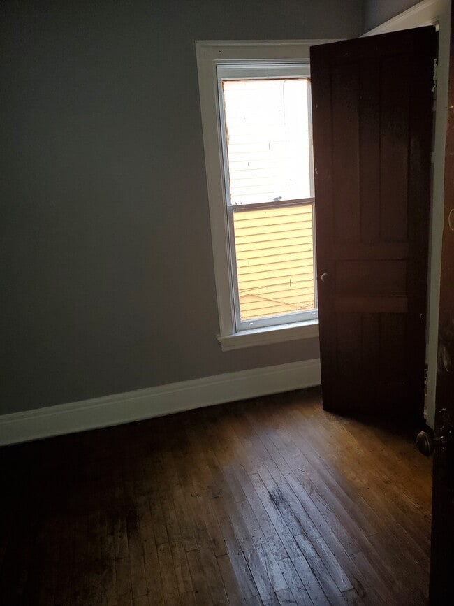 Bedroom 1 - 81 Trinity Plz
