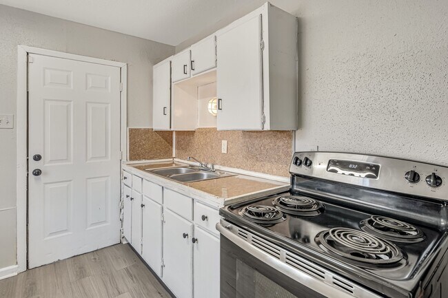 Foto del edificio - 4720 Carmen St