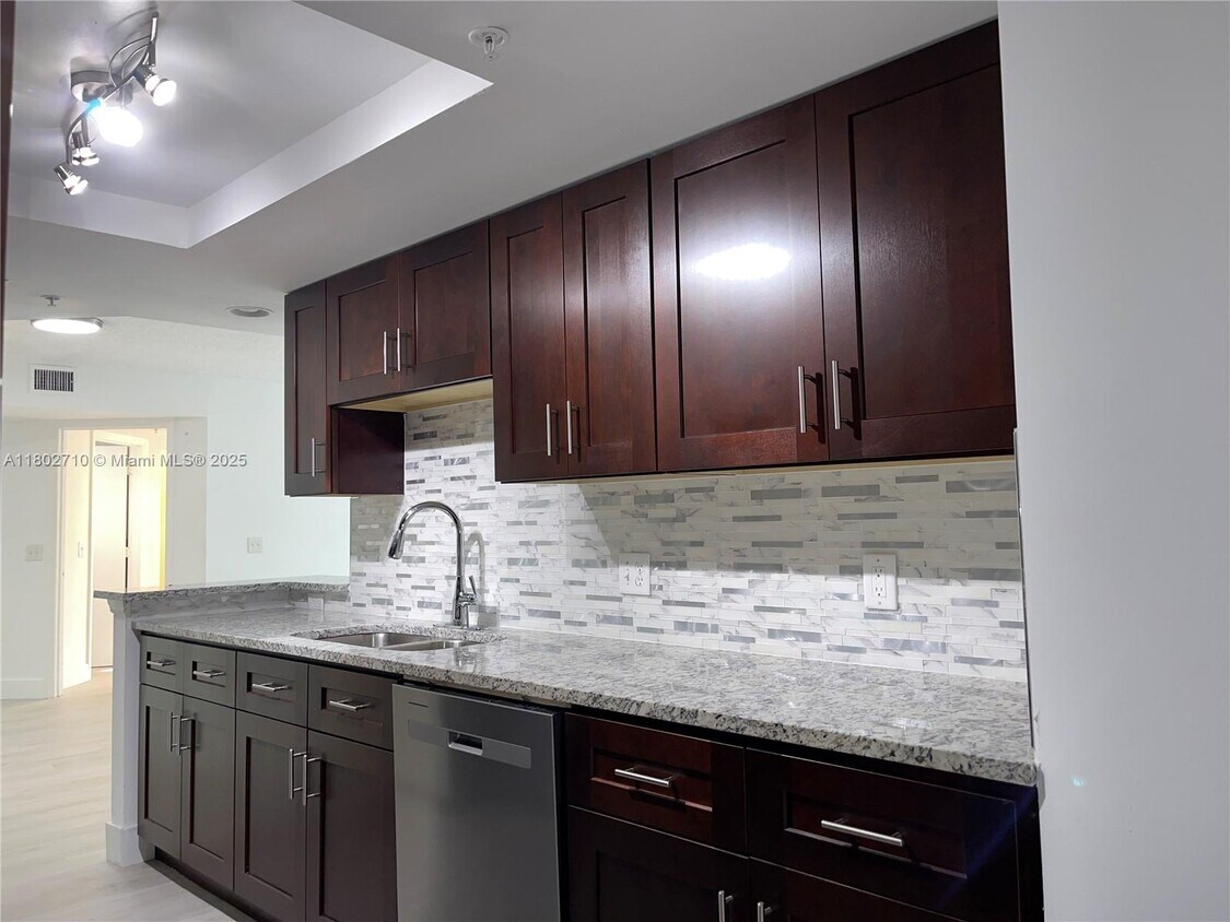 Foto principal - 4171 N Haverhill Rd