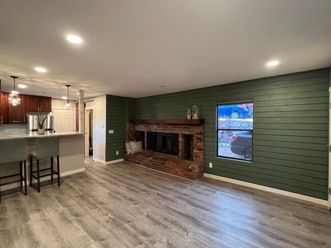 Foto del edificio - 824 Shoshone Pl