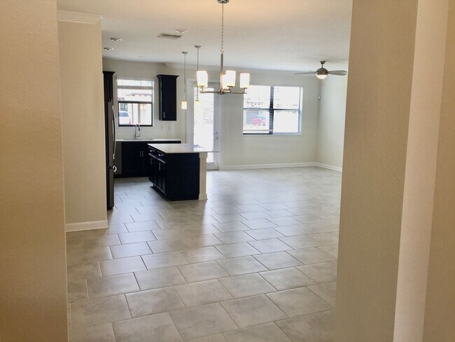 Building Photo - 4 Bedroom 3.5 Bath Townhome in The Vistas ...