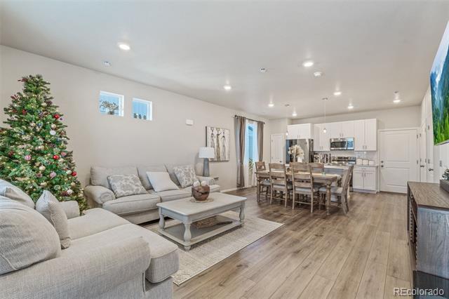 Foto del edificio - 5784 Dakan Lp