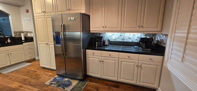Foto del edificio - Fully Furnished 3 Bed 2 Bath in Provo