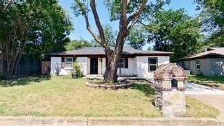 Building Photo - 424 Parkside Dr