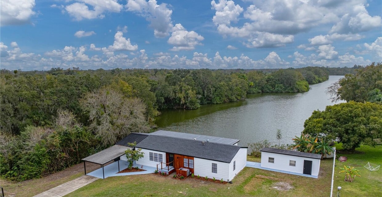 charming 1 bedroom on a lake - 3115 Skyview Dr