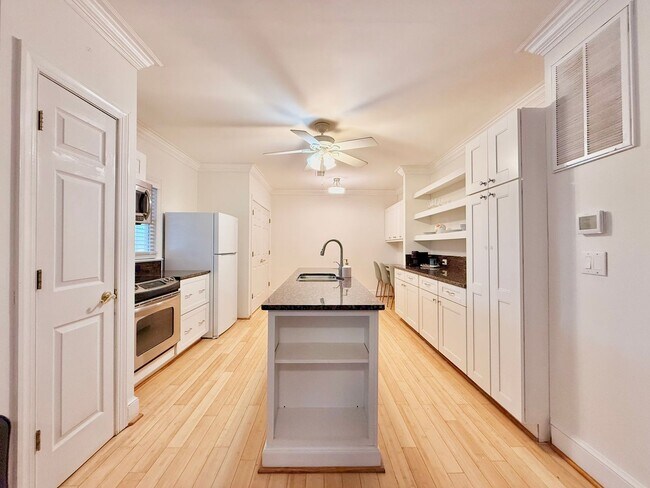 Building Photo - Fully Furnished-All Inclusive Home is Convenient to Interstate 85 and Town of South Hill