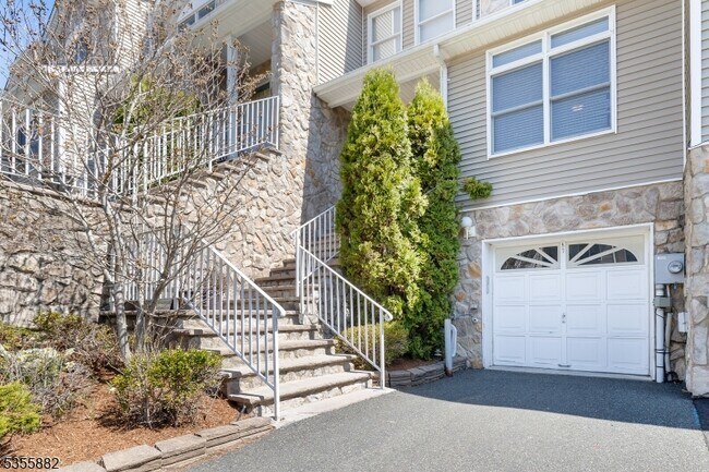 Foto del edificio - 57 Autumn Ridge Rd