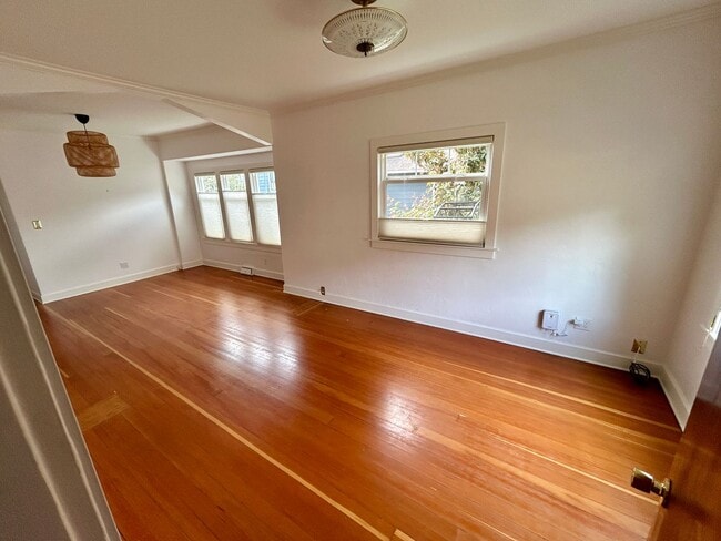 Building Photo - Charming 2 bedroom 1 bathroom Ballard home