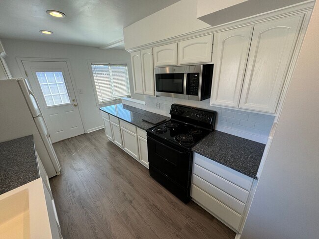 Foto del edificio - 3 bedroom | 2 bathroom | Citrus Heights Single Family Home