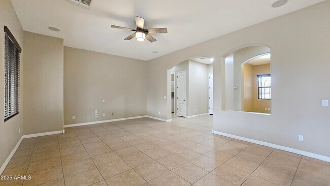 Foto del edificio - 16861 W Harrison St