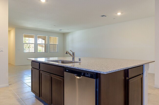 Building Photo - Brand new townhome in Inspirada