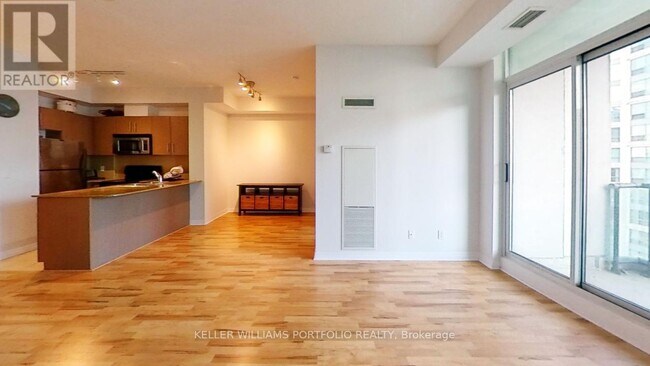 Photo du bâtiment - 12 Yonge St