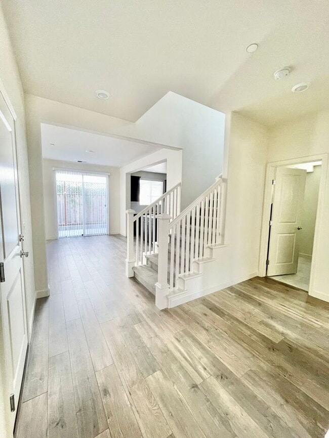 Building Photo - Beautiful 4 Bed 3 Bath Home in W Section Rohnert Park- $3,800 per month!