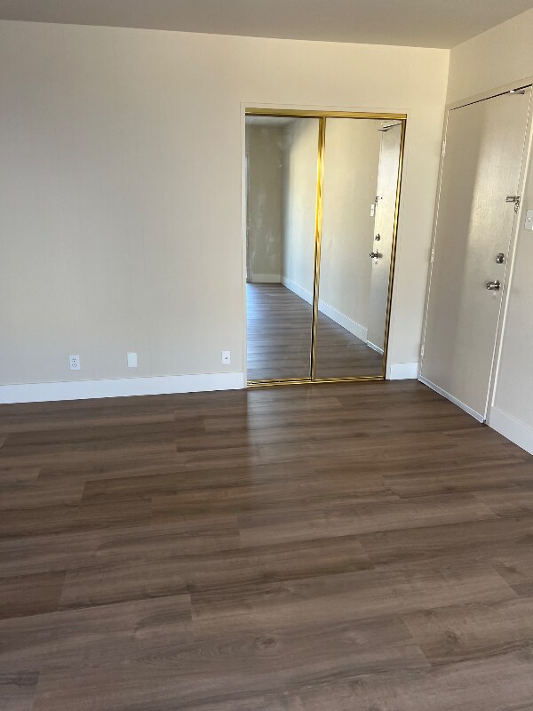 Building Photo - 977 Clark