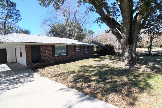 Foto del edificio - Must See!  Newly renovated, 3 bedroom, 1 bath home in Brownsfield off Plank Road