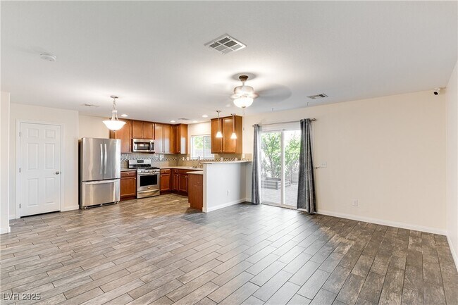 Foto del edificio - 8320 Wuthering Heights Ave