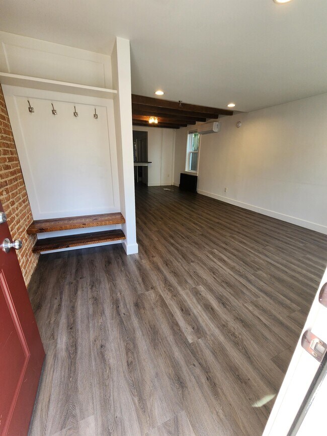 Building Photo - 716 St Joseph St