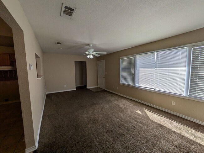 Foto del edificio - 3820 W Lynwood Dr