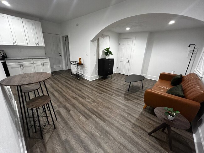 Foto del edificio - 2215 W Broadway Ave