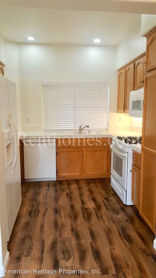 Foto del edificio - 2 br, 2.5 bath House - 12490 Creekview Drive