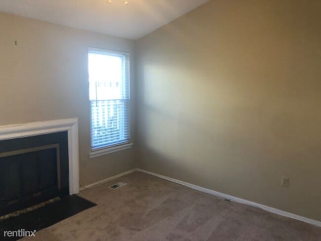 Foto del edificio - 3 br, 2.5 bath Townhome - 18 Warren Common